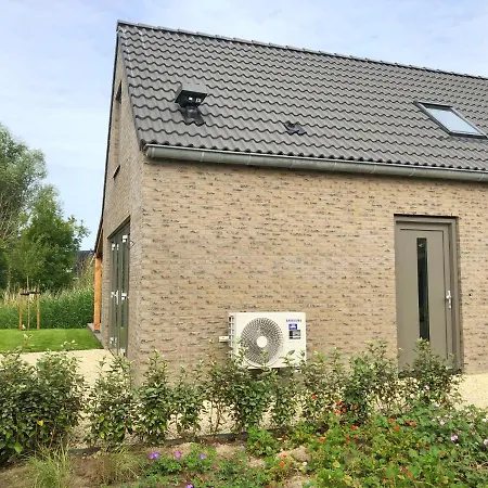 82 Op Recreatiepark De Wielen Villa