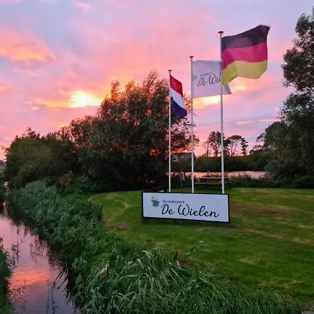 Villa 82 Op Recreatiepark De Wielen Sint Maarten