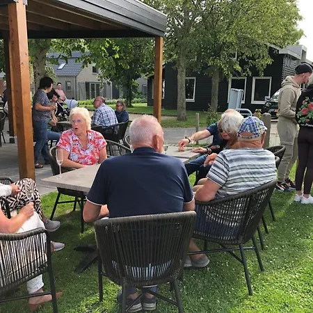 Villa 82 Op Recreatiepark De Wielen *