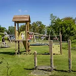 82 Op Recreatiepark De Wielen Villa