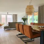 82 Op Recreatiepark De Wielen Villa