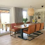 82 Op Recreatiepark De Wielen Villa
