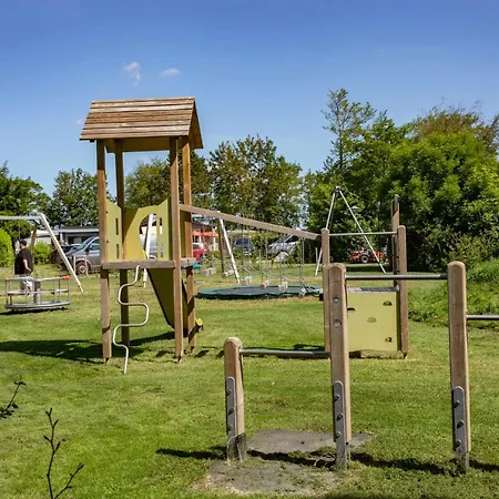 82 Op Recreatiepark De Wielen וילה